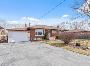 90 Rochelle Dr, Saint Catharines, ON L2M2Y6