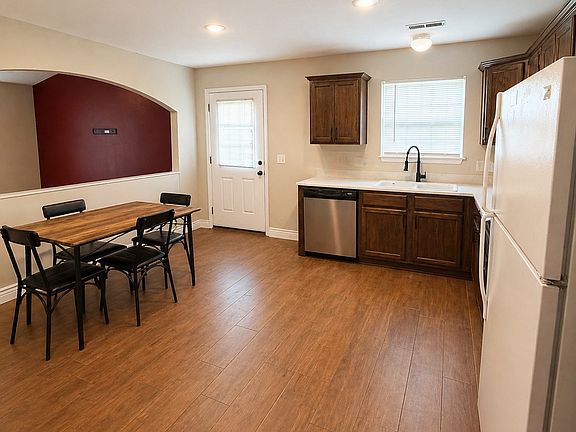 4th image of 24483 Tupelo Ln #A
