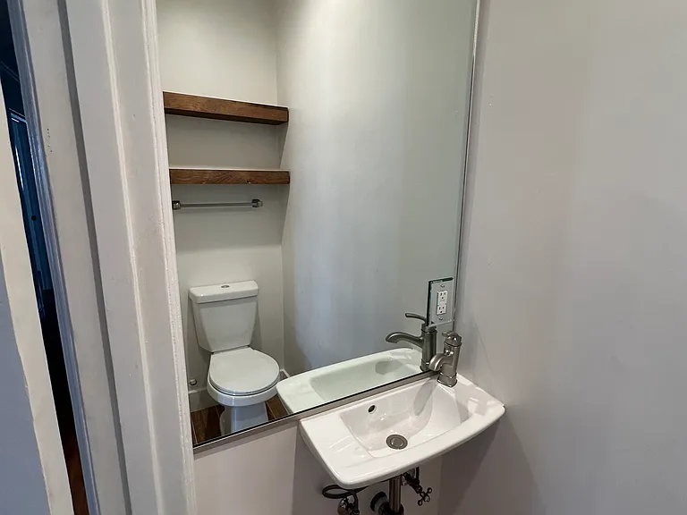845 N Kilkea Dr — Photo 11