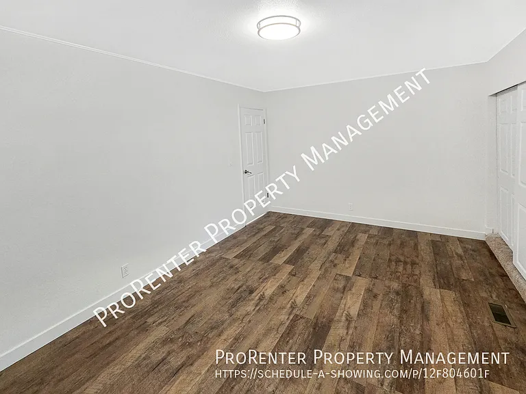975 E Essex Court Way #3 — Photo 23