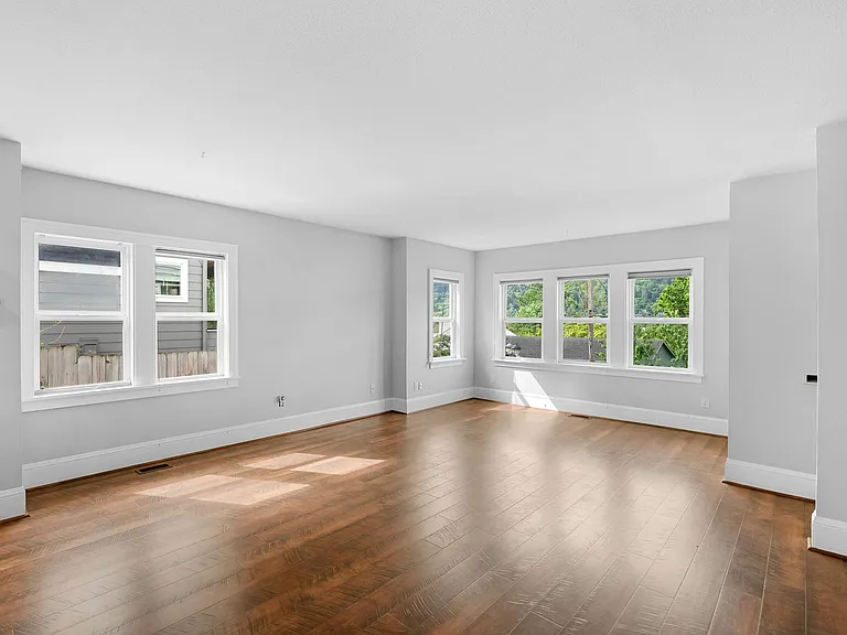 9831 N Edison St — Photo 5