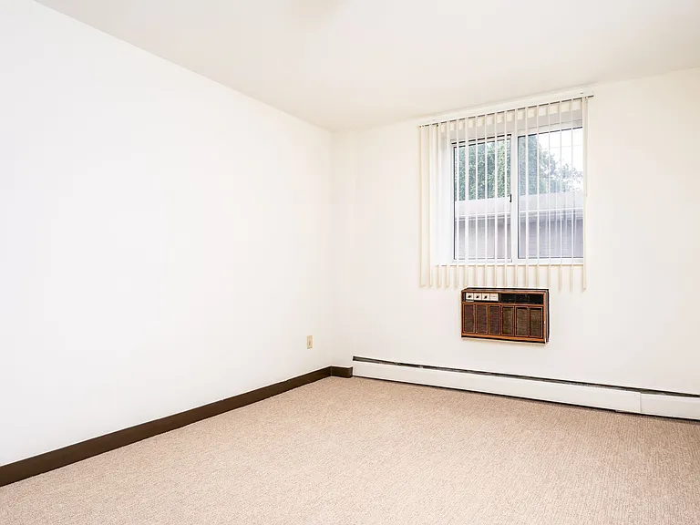 1776 St. Clair Ave — Photo 12