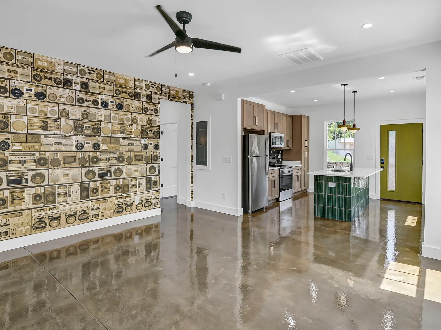 4 bed, 1560 sqft, $3,600 — Photo 1