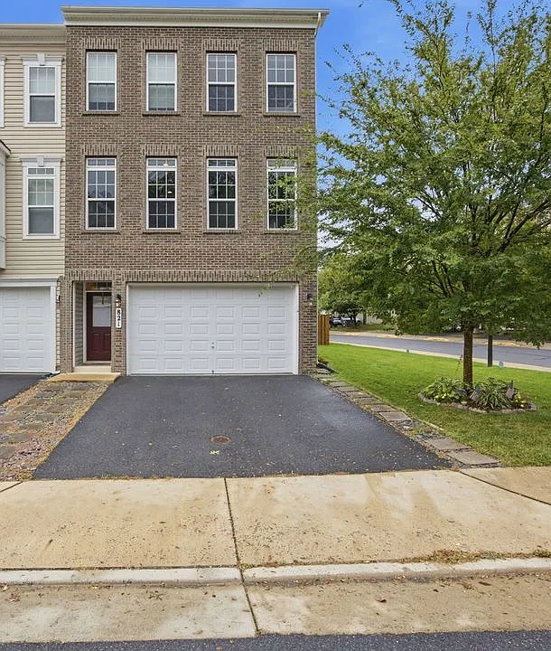821 Savile Row Ter