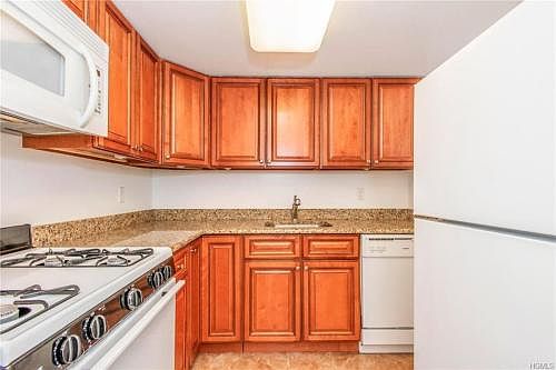 5th image of 2 Park Ave APT 4C