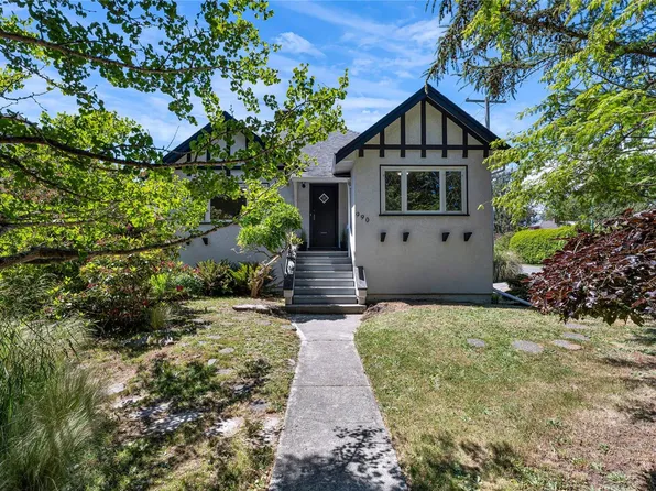 990 Hampshire Rd, Oak Bay, BC V8S 4S7
