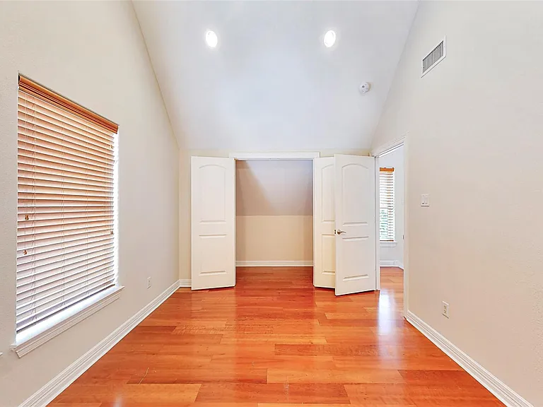 2104 State St — Photo 21