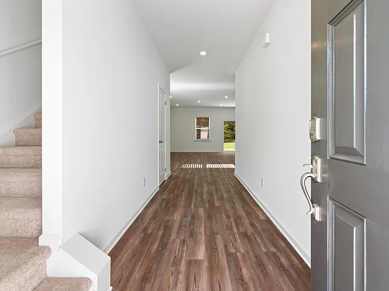 676 Evergreen Rd — Photo 2