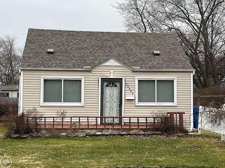25202 Firwood Ave — Photo 1