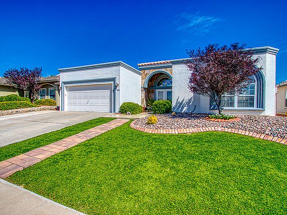 2nd image of 904 Las Aves Pl