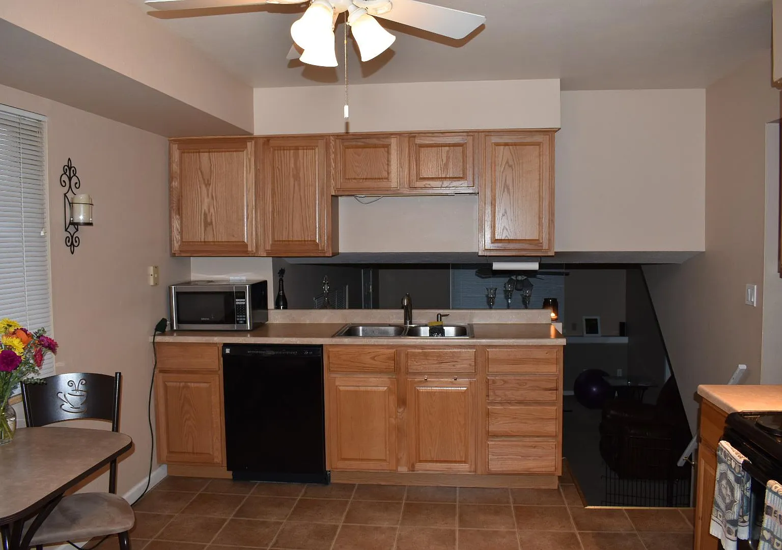 4025 Haven Ln — Photo 3
