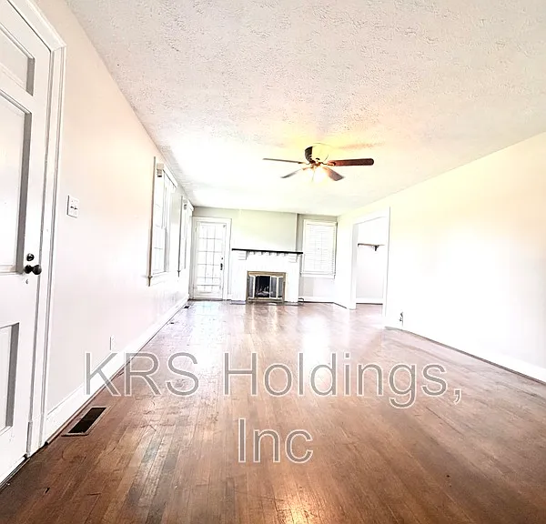 2709 Old Forest Rd — Photo 6