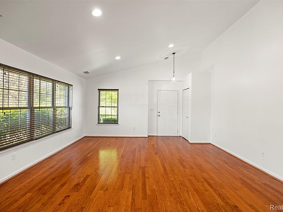5th image of 42268 Hanover Dr #4