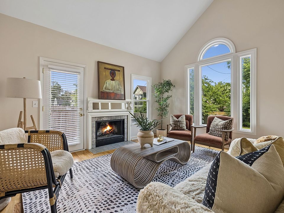 1st image of 101 Bonnie Briar Ln
