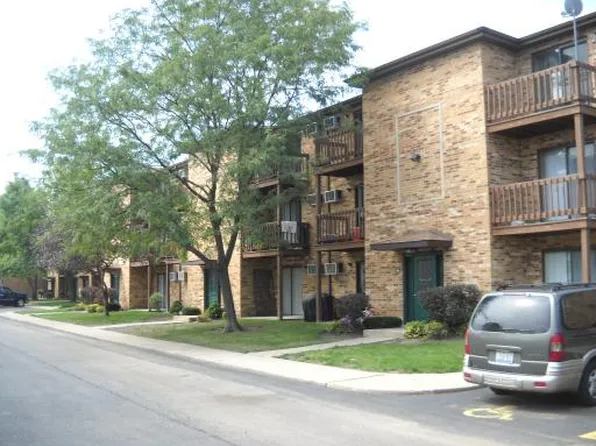1360 N Geneva Dr APT 2A, Palatine, IL 60074
