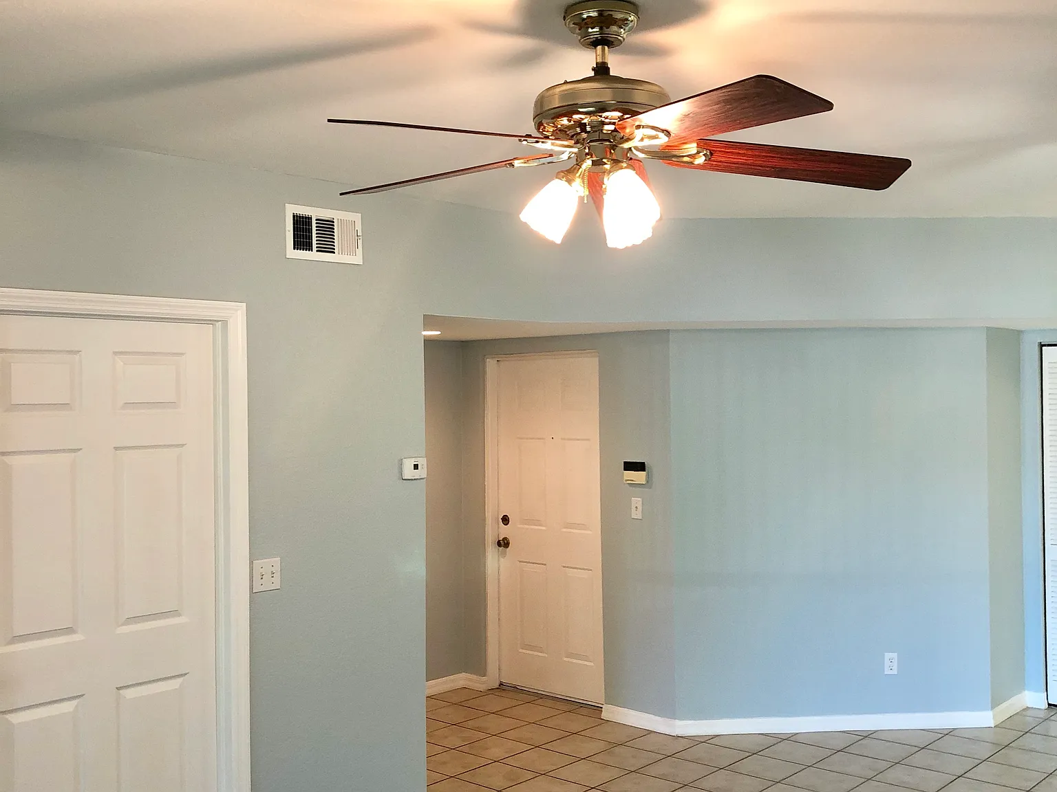 2 bed, 970 sqft, $1,900 — Photo 4