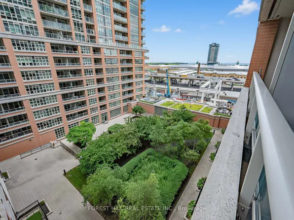 85 E Liberty St #913, Toronto, ON M6K 0A2