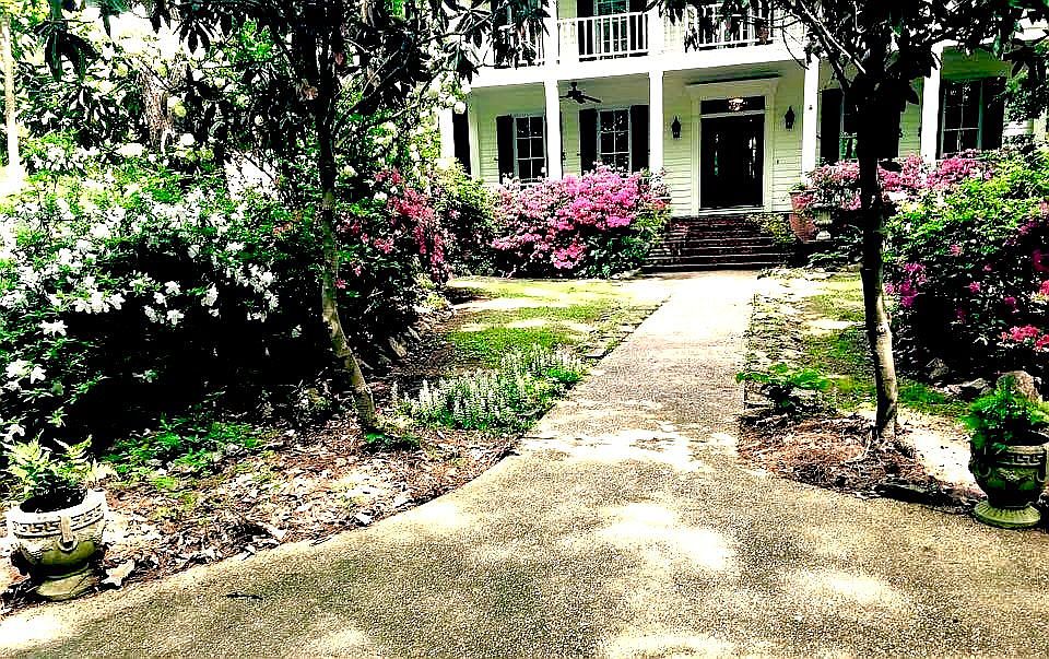 1st image of 100 Fawn Ln