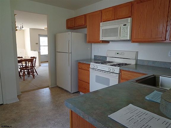 5th image of 627 Regency Dr #1