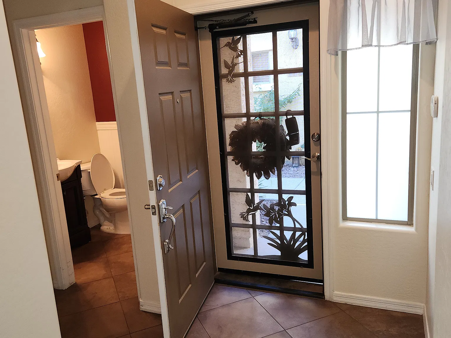 3 bed, 1871 sqft, $2,395 — Photo 2