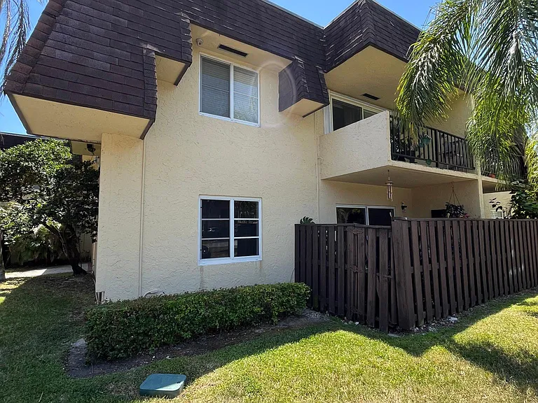 13716 SW 90th Ave #G — Photo 2