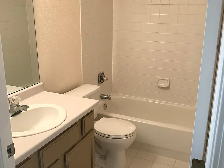 Lower floor bathroom