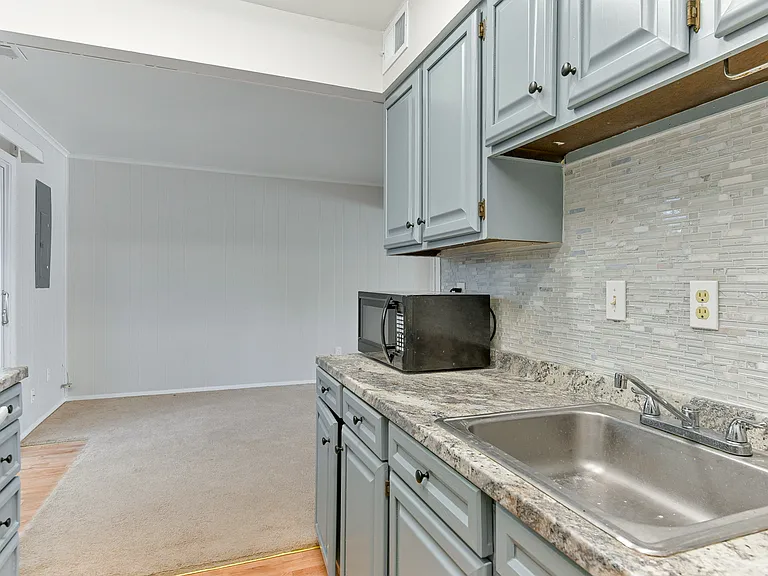 228 N Palmyra Dr — Photo 16