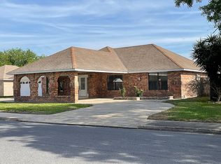 8 Shoreline Dr, Brownsville, TX 78521