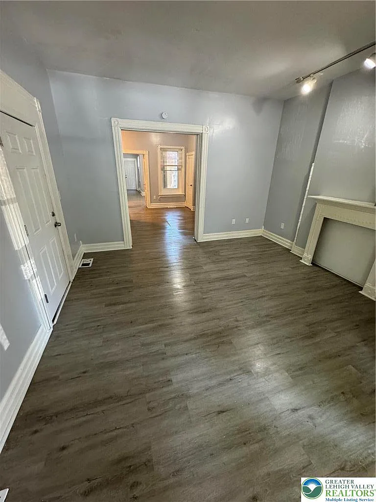 1 bed, 1.0 bath, 1100 sqft, $1,395 — Photo 4