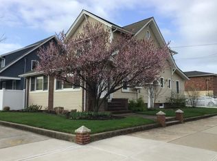 13305 Newport Ave, Rockaway Park, NY 11694