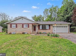12 Greenbriar Dr, Jacobus, PA 17407