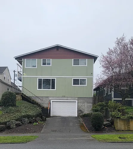 3308 Oakes Ave SE #4 Photo 1