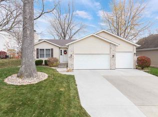 217 8th Ave, Hampton, IL 61256