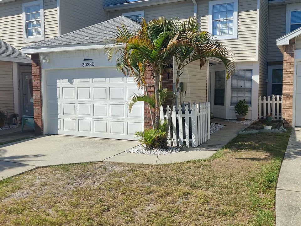 Main entrance + Garage entrance