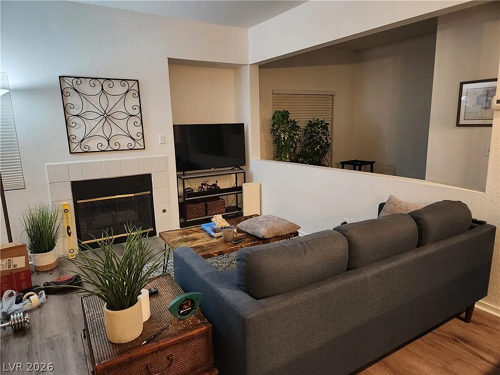 1 bed, 1.0 bath, 824 sqft, $1,375 — Photo 4
