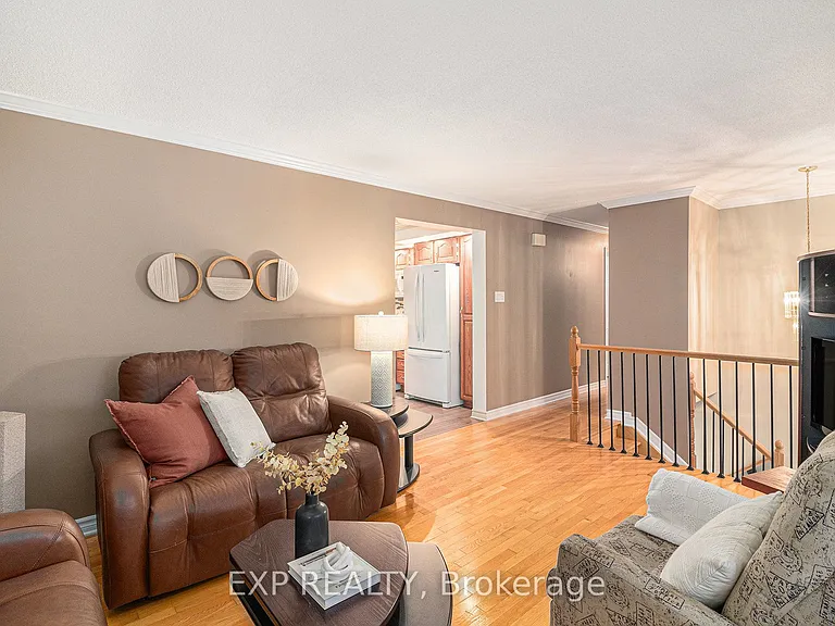 2 Castlebeau St — Photo 5