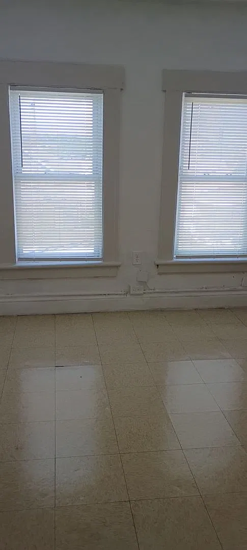 Calhoun Pl 121-123 — Photo 3