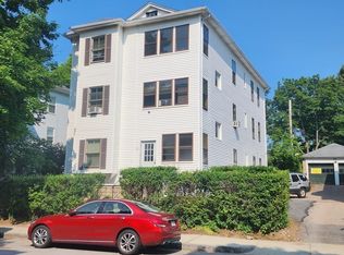 86 Florence St FLOOR 3, Worcester, MA 01603