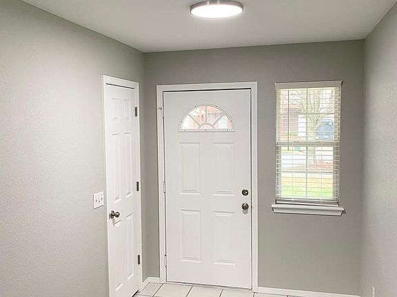 Entry way with coat closet