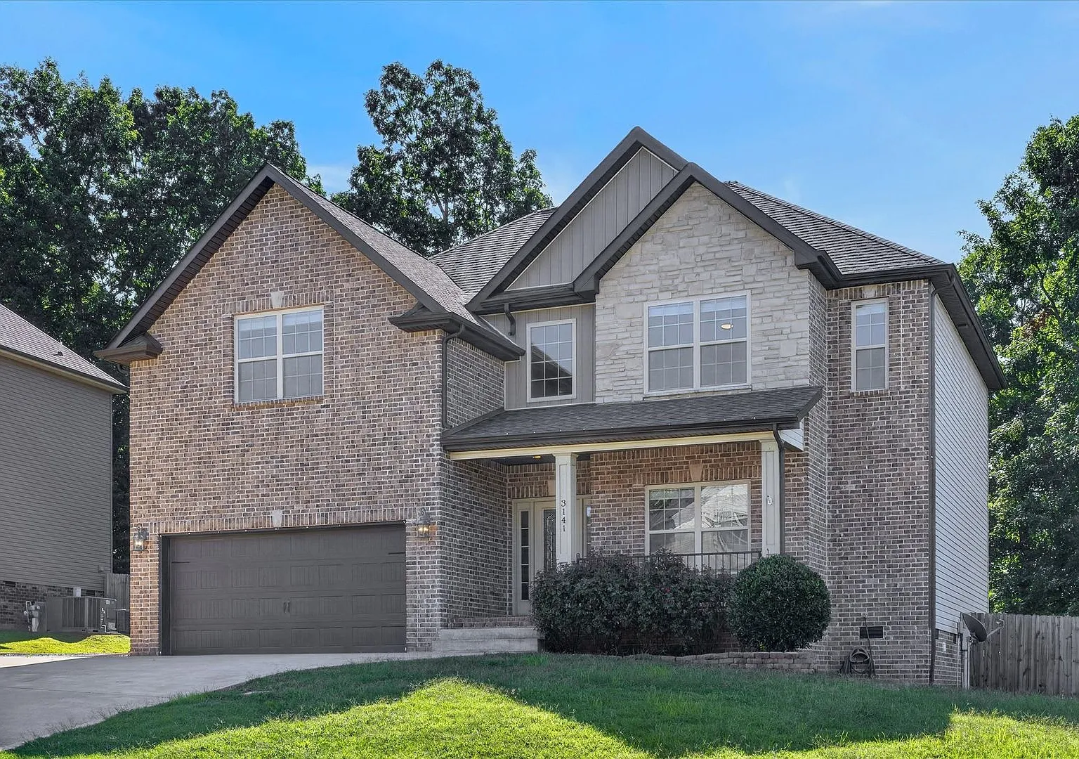 Dog Friendly Four Bedroom with Bonus! — Photo 2