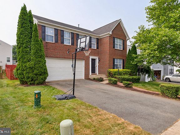 2nd image of 10 Fletcher Dr
