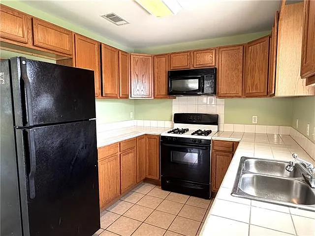 3068 Effie St — Photo 6