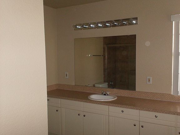 4th image of 4990 E Imperial Ave