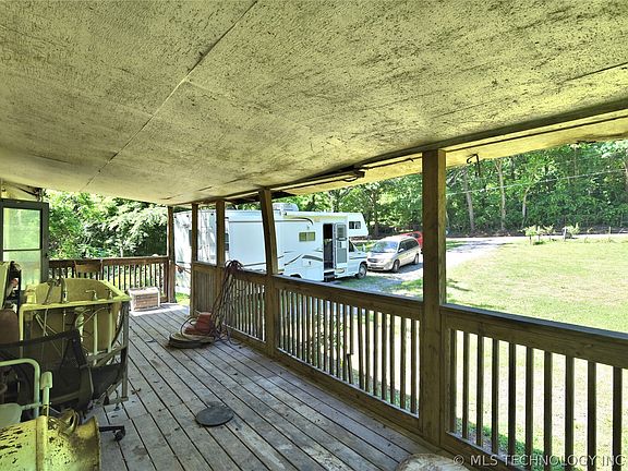 5th image of 17365 Redbud Dr