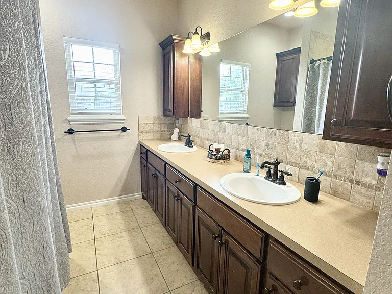 708 Cougar Ln — Photo 19