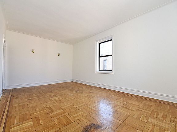 2nd image of 655 Pelham Pkwy N APT 6N