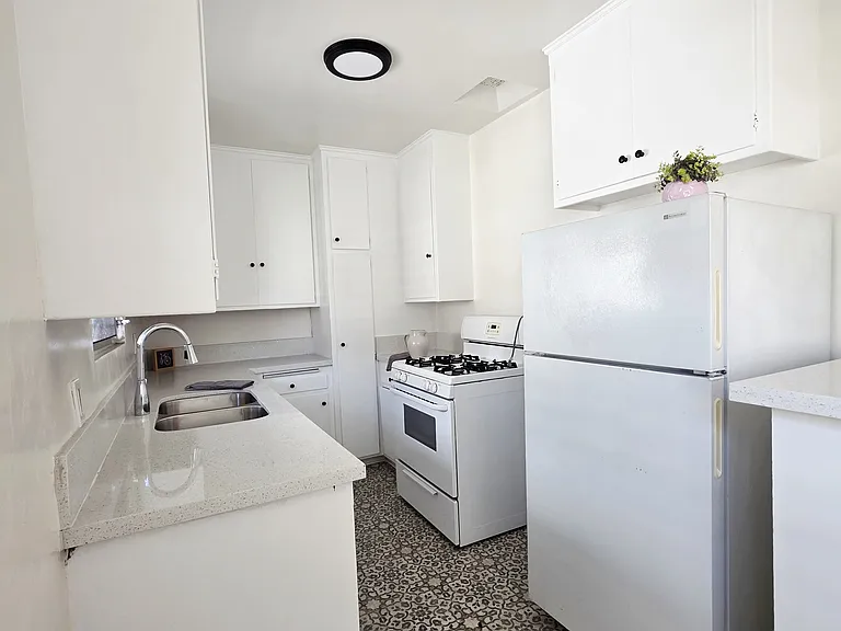 319 N Chevy Chase Dr #F — Photo 8