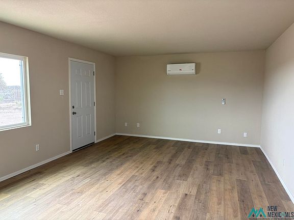 3rd image of 1895 Yuma Rd SW