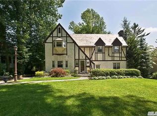 8 Dunster Rd, Great Neck, NY 11021