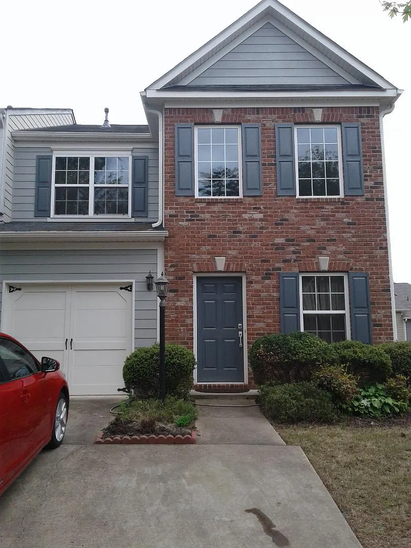 157 Spring Way Sq photo 1